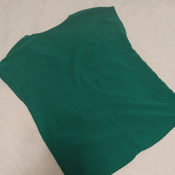 Green cap sleeve v-neck blouse🌿 - Picture 5 of 5